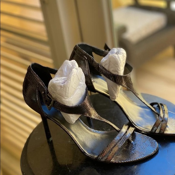 Authentic BCBG sandals - Picture 5 of 7